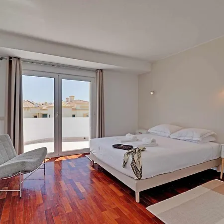 Villux Enar6 Quartos Ideal Familias Villa